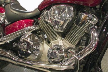 High River Canada 927, 2015: Katılımcıların sıraya girip restorasyon başyapıtlarını sergiledikleri klasik Bike Show River Classic. Kanada 'nın en büyük gösterilerinden biri, birçok ABD' li katılıyor..