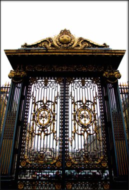 Fransa, Paris 'teki Palais de Justice ve Sainte Chapelle' in ön kapısı.