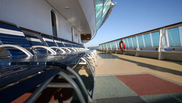 Deck Navio Cruzeiro Enquanto Navega Águas Abertas — Fotografia de Stock