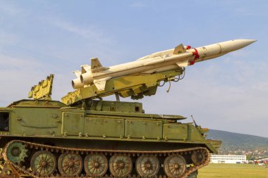 Askeri bir airshow, vintage karadan havaya füze sistemleri.