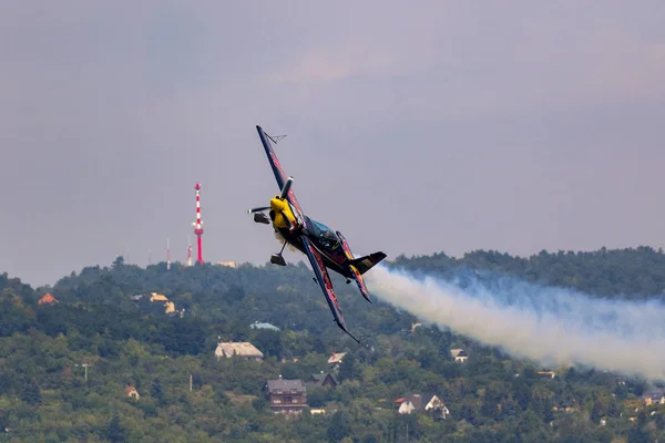 Budaors Ungarn 2018 Airsshow Mult Jelen Der Weltmeister Kunstflugpilot Besenyei — Stockfoto
