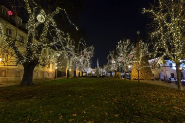 Noel Obuda Budapeşte'Szentlelek meydanında adil.