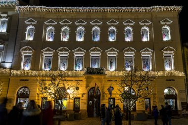 Budapeşte Macaristan 1 Aralık 2018: Noel Obuda Budapeşte'Szentlelek meydanında adil.