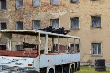 Nagyatad Macaristan 23 Eylül 2018: Macar özel askeri birimler bir kentsel harp egzersiz sırasında. Bu halk için açık bir olay sırasında Macar askeri gün oldu