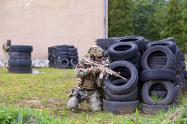 Nagyatad Macaristan 23 Eylül 2018: Macar özel askeri birimler bir kentsel harp egzersiz sırasında. Bu halk için açık bir olay sırasında Macar askeri gün oldu