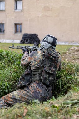Nagyatad Macaristan 23 Eylül 2018: Macar özel askeri birimler bir kentsel harp egzersiz sırasında. Bu halk için açık bir olay sırasında Macar askeri gün oldu