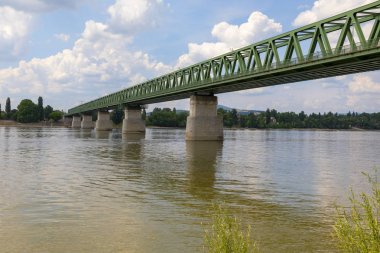 Rating Köprüsü tren Kuzey - Tuna Nehri Budapeşte Macaristan üzerinden. 