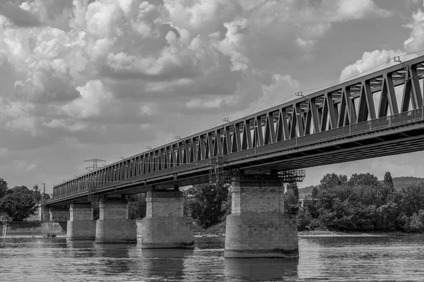 Поїзд Трафіку Міст Північно Через Річку Дунай Будапешті Угорщина — стокове фото