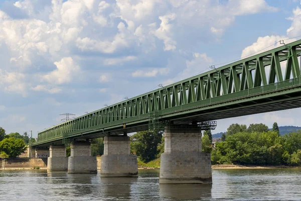 Kolejowy Most Ruch Północ Nad Brzegiem Dunaju Budapeszcie — Zdjęcie stockowe