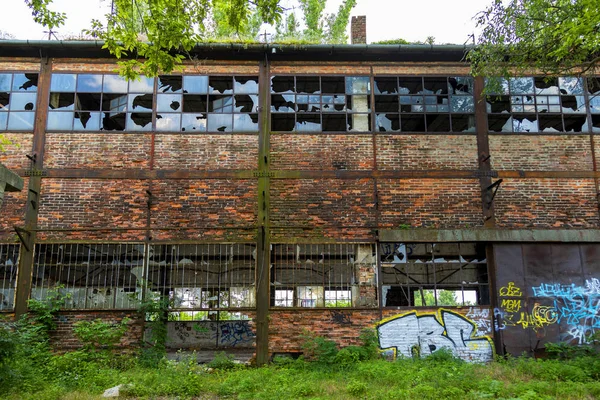 Budapeszt Węgry Kwiecień 2018 Czeka Rozbiórka Ruin Starej Fabryki — Zdjęcie stockowe