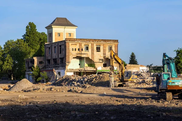 Угорщини Будапешті Травня 2018 Знесення Старої Фабриці Димоходу Важкі Машини — стокове фото