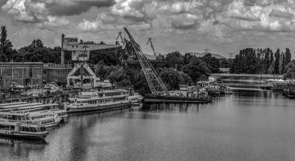 Budapest Hungría Mayo 2018 Antiguo Astillero Muelle Desmontaje Barcos Cruceros —  Fotos de Stock