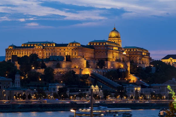 Budapest Éjszakai Panoráma Parlament Királyi Kastély Előtérben Margit Híddal — Stock Fotó