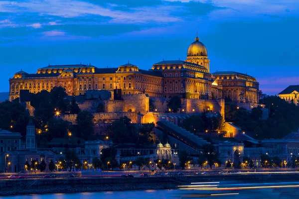 Budapest Panorama Nocturno Casa Del Parlamento Castillo Real Con Puente —  Fotos de Stock