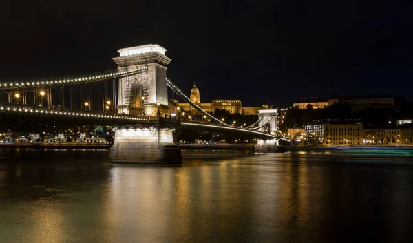 Будапештская Панорама Королевский Замок Цепной Мост Фоне Фишмана Венгрия — стоковое фото