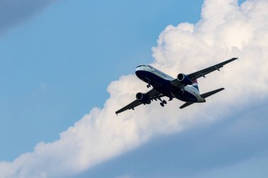 Budapeşte Macaristan 14 Temmuz 2019: Rayan Hava Yolları Boeing 737 Budapeşte Uluslararası Havaalanı.