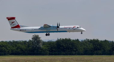 Budapeşte Macaristan 28 Temmuz 2019: Avusturya Havayolları Dash 8-402 Oe-Lgb Budapeşte Uluslararası Havaalanına yeni indi.