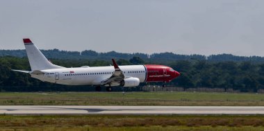 Budapeşte Macaristan 13 Ağustos 2019: Norveç Havayolları Boeing 737 Ei-Fhh sadece Budapeşte Uluslararası havaalanına iniş.