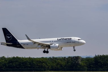 Budapeşte Macaristan 19 Ağustos 2019: Lufthansa Airbus 321 Budapeşte Uluslararası Havaalanına yeni indi.