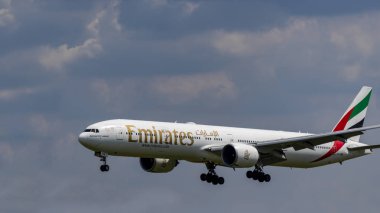 Budapeşte Macaristan 25 Temmuz 2019: Emirates Havayolları Boeing 777 A6-Ebb Budapeşte Uluslararası Havaalanına yeni indi.