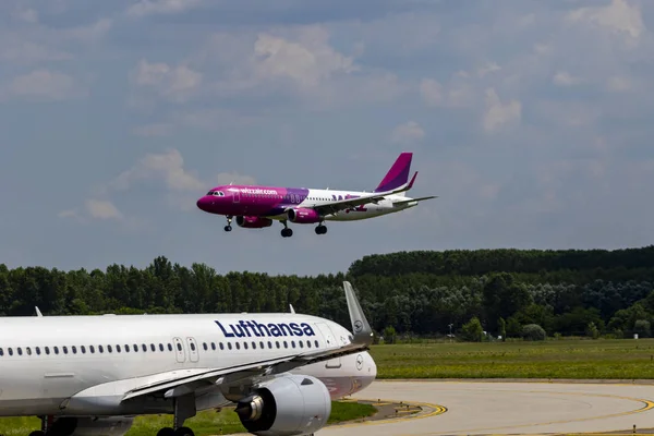 Budapest Ungern Juli 2019 Wizzair Airline Airbus 320 Landade Precis — Stockfoto