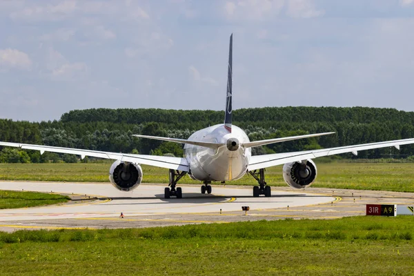 Budapest Hungary Aug 2019 Rear View Airbus 320 Moving Take — Stock Photo, Image