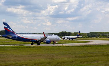 Budapeşte Macaristan 12 Ağustos 2019: Aeroflot Airbus 320 Vq-Bsi Budapeşte Uluslararası Havaalanına kalkışa hazırlanıyor.