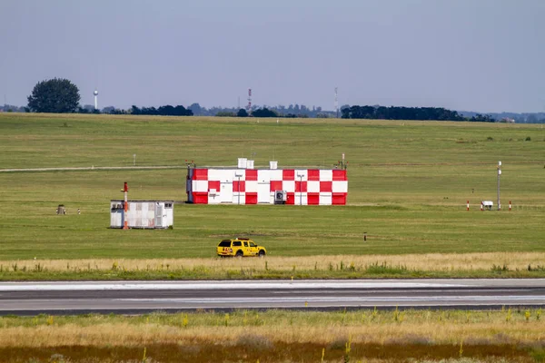 Budapest Hungría Jul 2019 Equipo Navegación Vehículo Servicio Aeropuerto Internacional — Foto de Stock