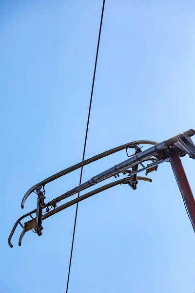 Oberleitung Mit Schiebeschütz Auf Bahngleisen Hochspannungskollektor Und Fahrdraht Für Elektrozüge — Stockfoto