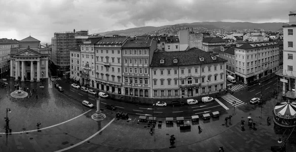 Trieste Italia Abril 2019 Techos Rojos Ciudad Bajo Lluvia — Foto de Stock