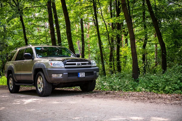 Hungría Cordillera Bakony Julio 2020 Toyota 4Runner Suv Recorriendo Las —  Fotos de Stock