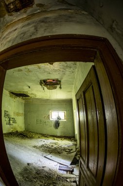 Eski terk edilmiş fabrika binası