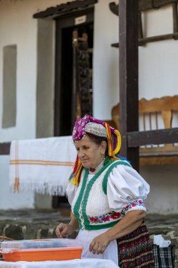 Holloko Macaristan 12 Nisan 2019: Macaristan 'ın Holloko kentinde düzenlenen geleneksel Teşekkür Festivali katılımcısı. Köy ve geleneği UNESCO Dünya Mirasları Alanıdır..
