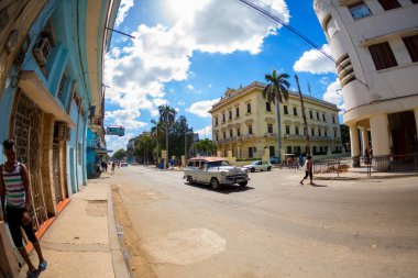 Havana, Küba - 11 Şubat 2019: Eski Havana Şehri Yerel halkla günlük hayatın tadını çıkarıyor.