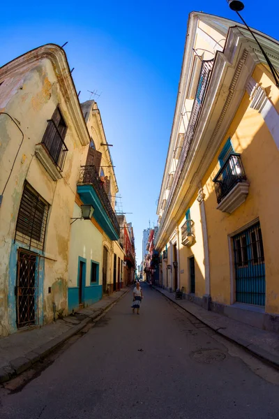 Habana Cuba Feb 2019 Paisaje Urbano Habana Vieja Con Gente — Foto de Stock