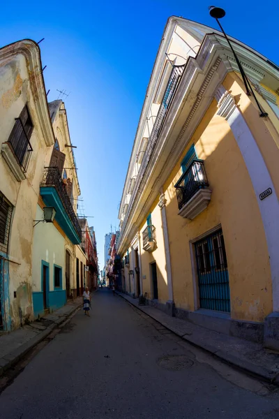 Habana Cuba Feb 2019 Paisaje Urbano Habana Vieja Con Gente — Foto de Stock