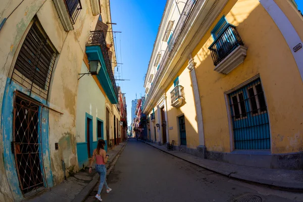 Havana Cuba Fev 2019 Cidade Velha Havana Com Pessoas Locais — Fotografia de Stock