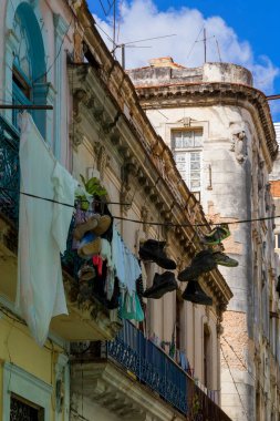 Havana, Küba - 11 Şubat 2019: Eski Havana Şehri Yerel halkla günlük hayatın tadını çıkarıyor.