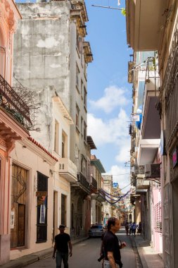 Havana, Küba - 11 Şubat 2019: Eski Havana Şehri Yerel halkla günlük hayatın tadını çıkarıyor.