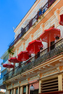 Havana, Küba - 11 Şubat 2019: Eski Havana Şehri Yerel halkla günlük hayatın tadını çıkarıyor.