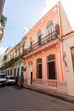 Havana, Küba - 11 Şubat 2019: Eski Havana Şehri Yerel halkla günlük hayatın tadını çıkarıyor.