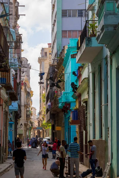 Habana Cuba Feb 2019 Paisaje Urbano Habana Vieja Con Gente — Foto de Stock