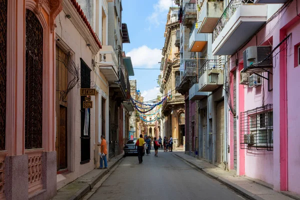 Habana Cuba Feb 2019 Paisaje Urbano Habana Vieja Con Gente — Foto de Stock