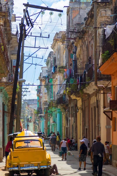 Habana Cuba Feb 2019 Paisaje Urbano Habana Vieja Con Gente —  Fotos de Stock