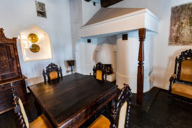 Bran / Romanya - 20 Mar 2020: Bran 'da Earl Vlad Dracula' nın ortaçağ şatosu. Drakula 'nın kalesi, Brasov, Transilvanya. Ziyaret edilen yerlerin çoğu.