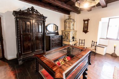 Bran / Romanya - 20 Mar 2020: Bran 'da Earl Vlad Dracula' nın ortaçağ şatosu. Drakula 'nın kalesi, Brasov, Transilvanya. Ziyaret edilen yerlerin çoğu.