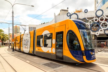 Gold Coast Australiua - Mar. 29, 2019: Test sürüşünde (henüz halka açık değil) Sörfçüler Cenneti 'nde görevlendirilme altında