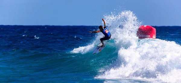 Snapper Rocks Gold Coast Australia Feb 2018 Undentified Surfer Race — стокове фото