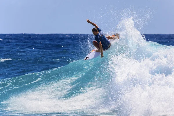 Snapper Rocks Gold Coast Australia Luty 2018 Niezidentyfikowany Surfer Ściga — Zdjęcie stockowe