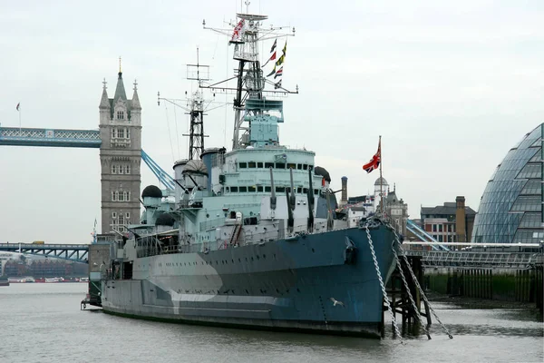 ロンドン 2007年12月17日 ロンドンの戦艦ベルファスト イギリス海軍軽巡航 軍艦博物館の眺め ベルファストはテムズ川のロンドンに停泊し 帝国戦争博物館が運営していた — ストック写真